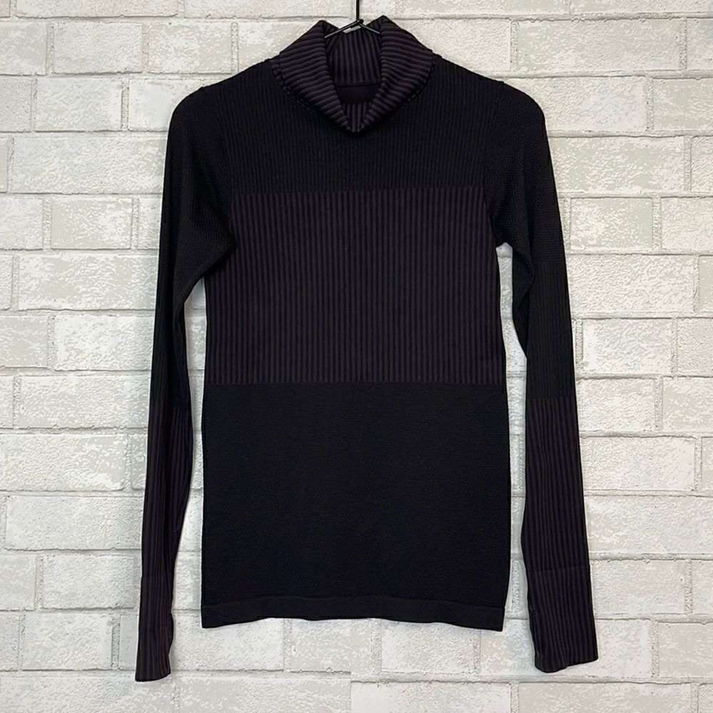 Athleta Flurry Base Layer Turtleneck Top XS